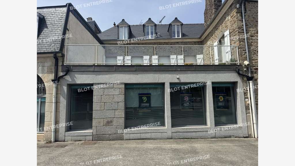 À VENDRE / À LOUER - BUREAUX 160 M² - LAMBALLE
