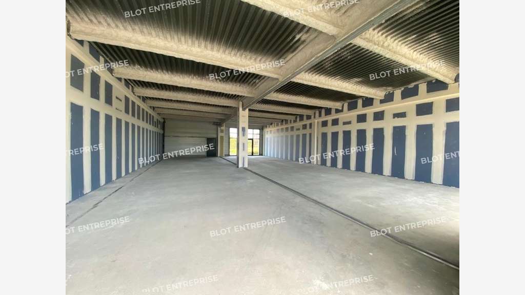 A louer/à vendre bureaux 409m² à Landivisiau