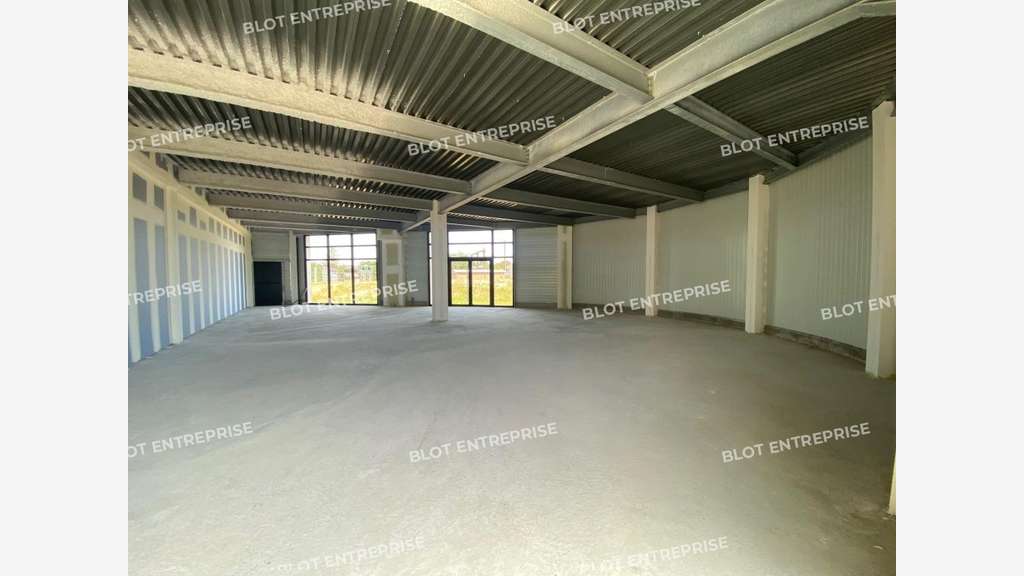 A louer/à vendre bureaux 409m² à Landivisiau