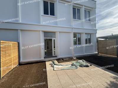 A vendre bureaux 85m² bruts de béton à Lanester