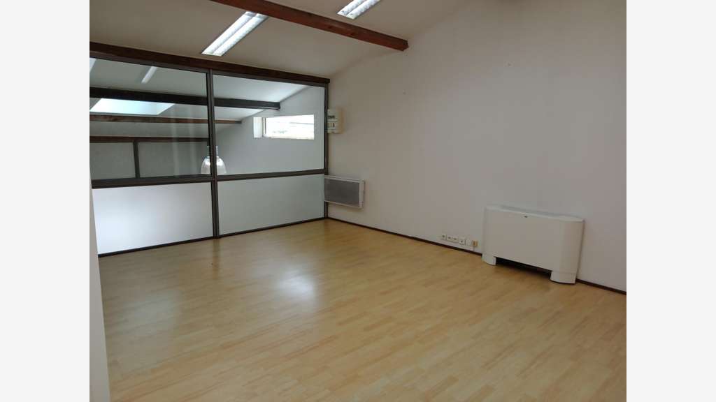 A vendre bureaux 160m² au centre de Langoiran