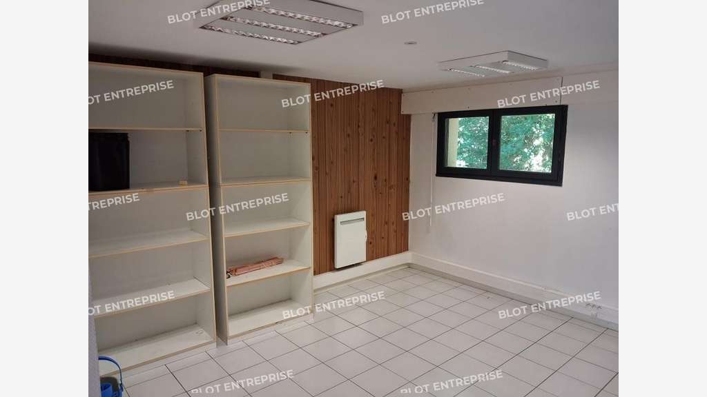 A vendre bureaux de 137m² à Larmor plage