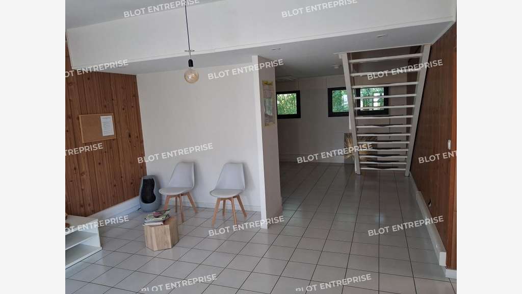 A vendre bureaux de 137m² à Larmor plage