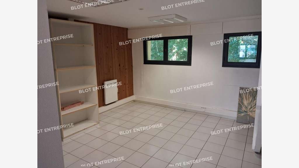 A vendre bureaux de 137m² à Larmor plage