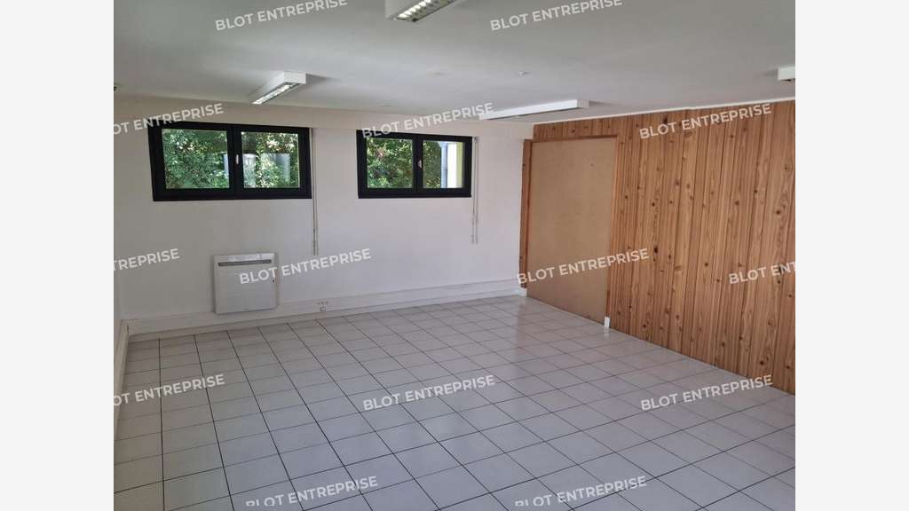 A vendre bureaux de 137m² à Larmor plage