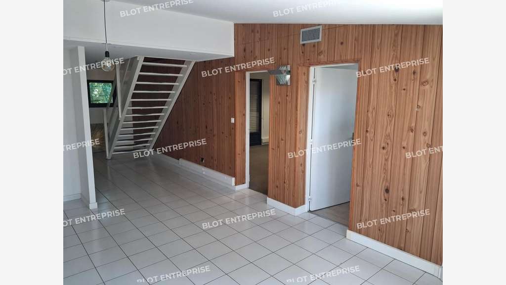 A vendre bureaux de 137m² à Larmor plage