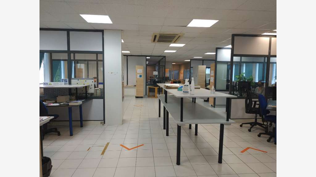 A vendre immeuble de bureaux à Laval