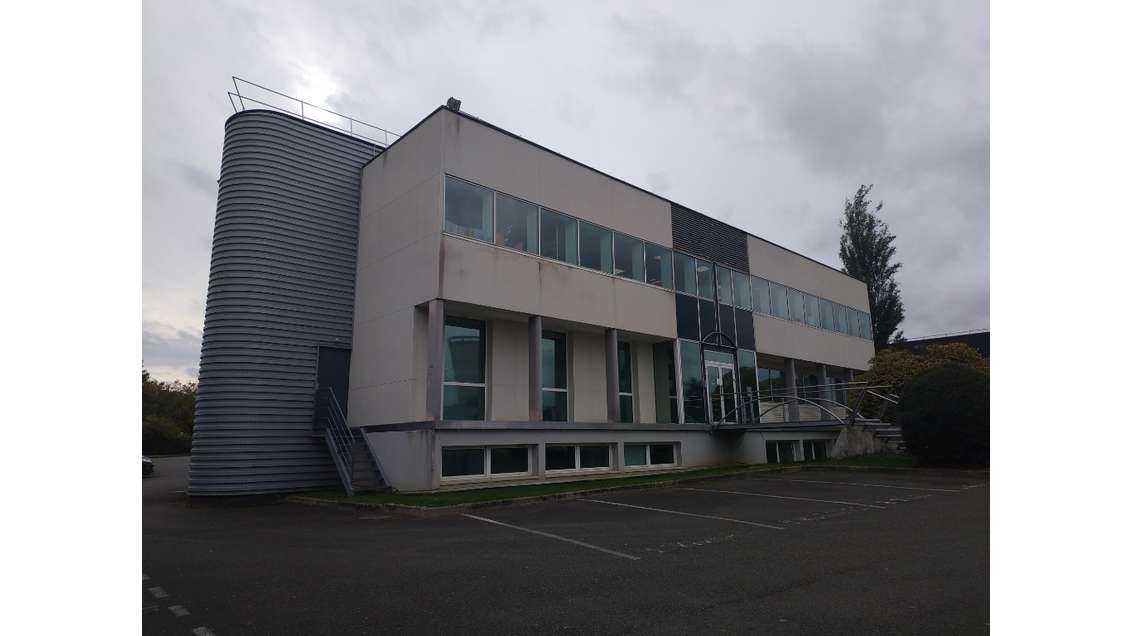 A vendre immeuble de bureaux à Laval