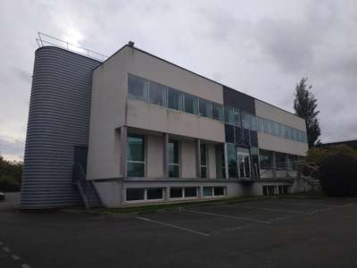 A vendre immeuble de bureaux à Laval