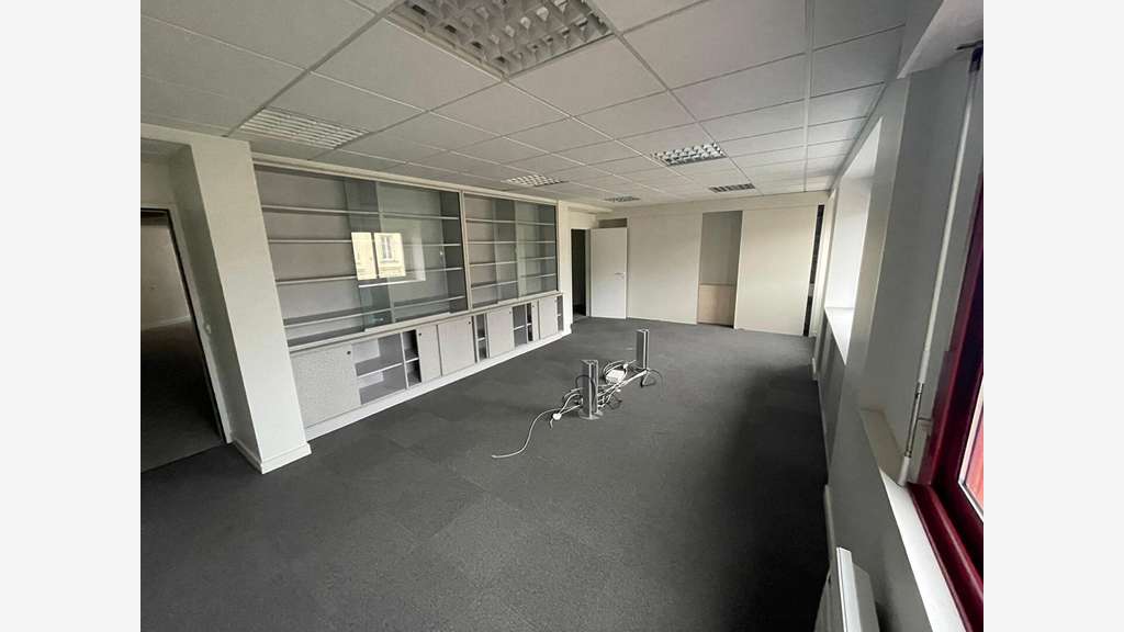 À vendre plateau de bureaux 280m² R+2 Laval (53)