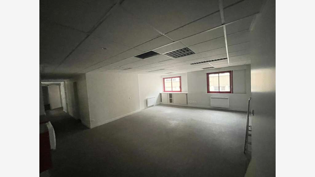 À vendre plateau de bureaux 280m² R+2 Laval (53)