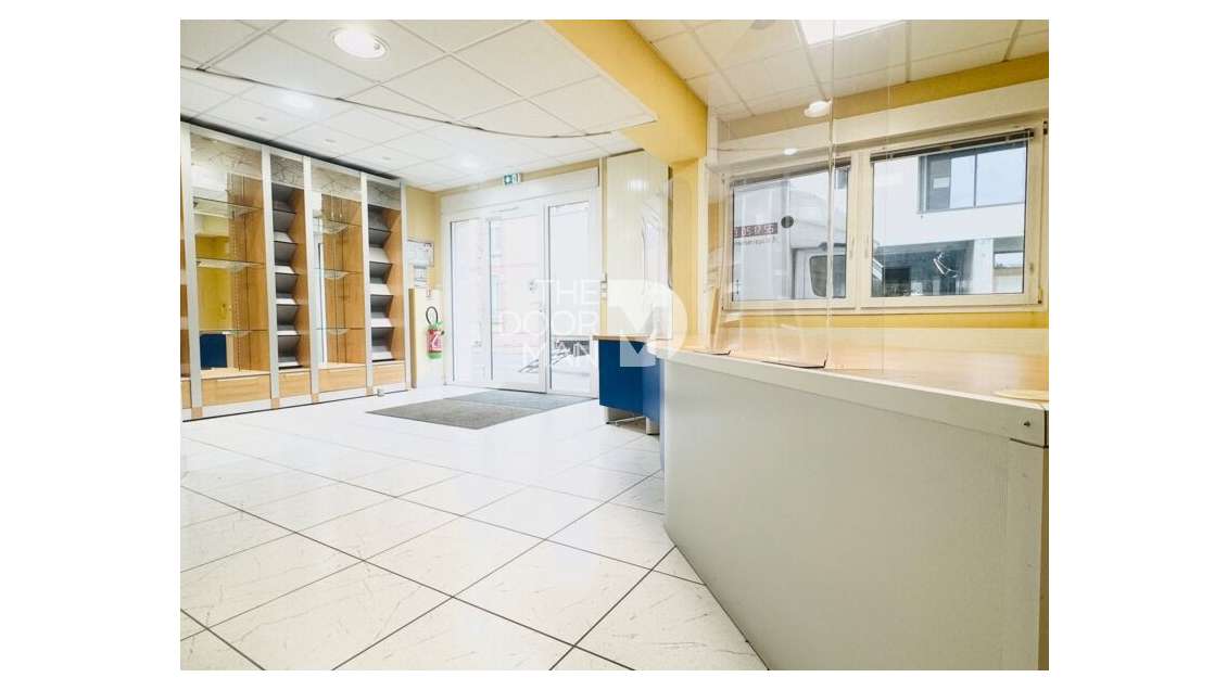 AV bureaux lumineux 140m² prox gare SNCF Laval