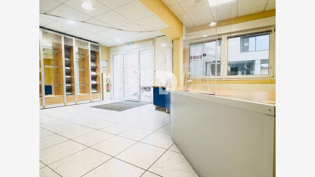 AV bureaux lumineux 140m² prox gare SNCF Laval