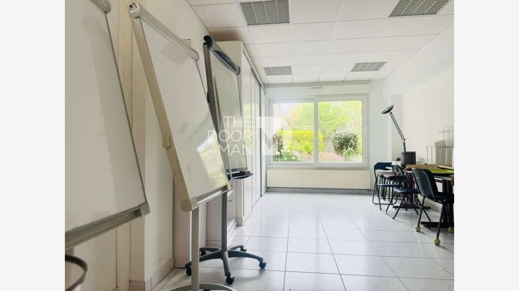 AV bureaux lumineux 140m² prox gare SNCF Laval