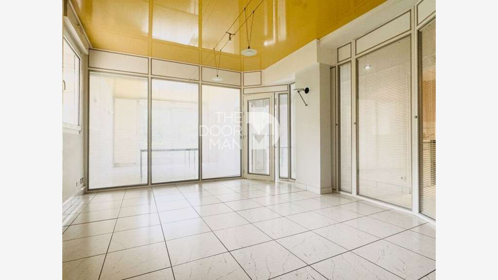 AV bureaux lumineux 140m² prox gare SNCF Laval