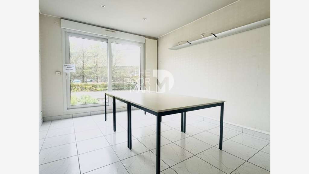 AV bureaux lumineux 140m² prox gare SNCF Laval