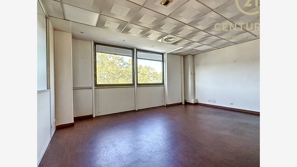 6 vente bureaux 170m² + 4 places parking au Cannet