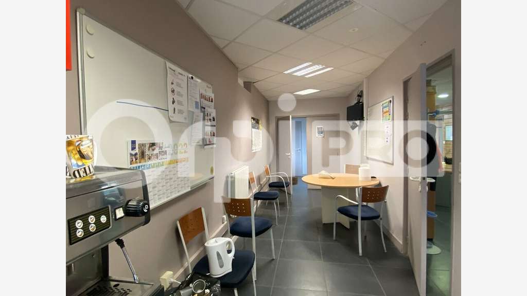 AV bureau 200m² +terrain zone portuaire le Havre