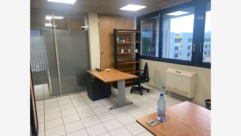 Vente bureaux 106m² au dernier étage à Le Lamentin
