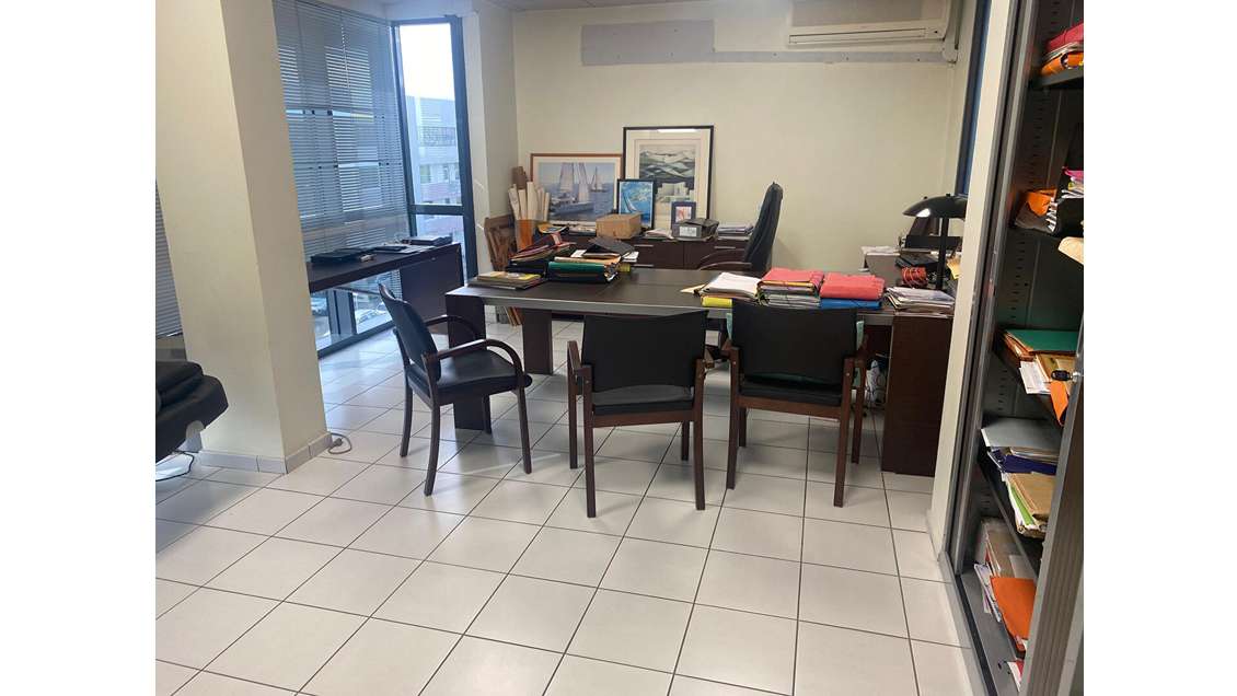 Vente bureaux 106m² au dernier étage à Le Lamentin