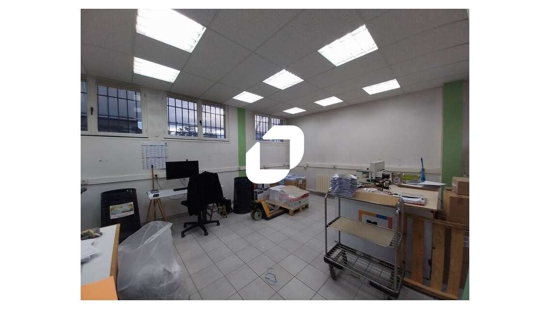 Vente Bureaux 521m² Le mesnil saint denis
