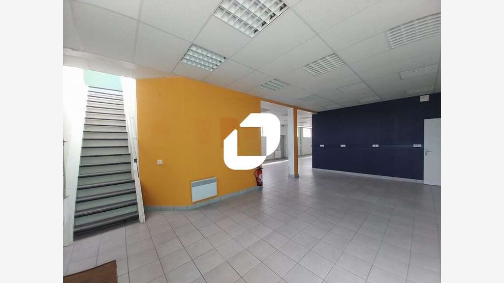 Vente Bureaux 521m² Le mesnil saint denis