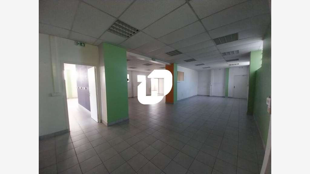 Vente Bureaux 521m² Le mesnil saint denis