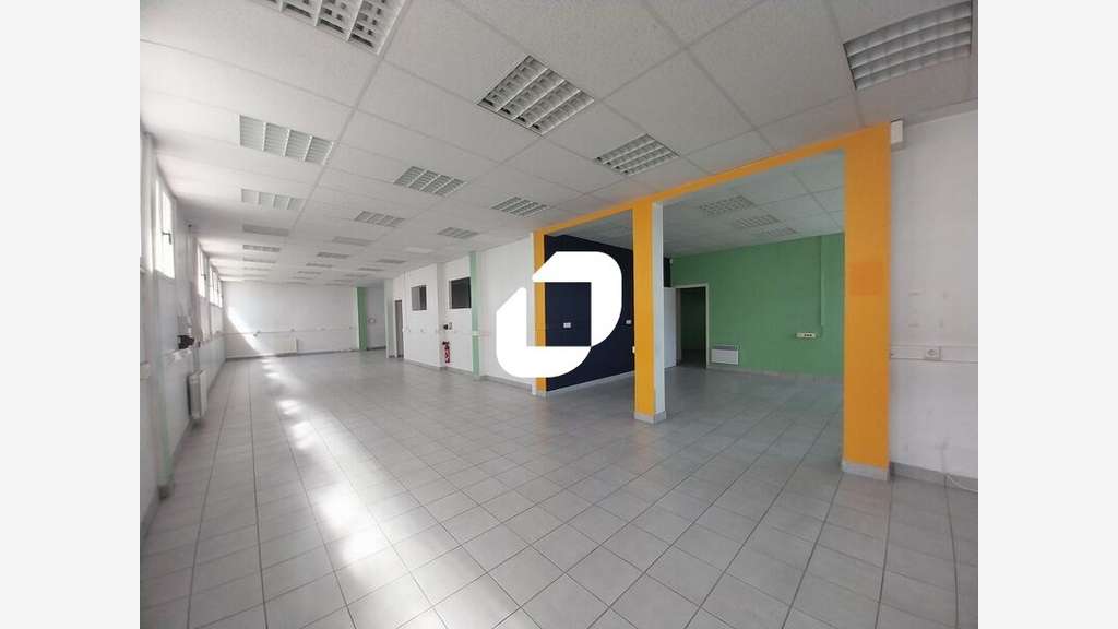 Vente Bureaux 521m² Le mesnil saint denis