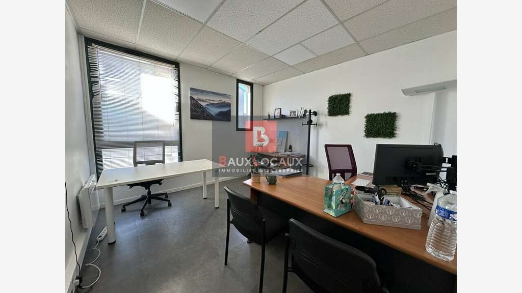 Bureaux 148m² RDC à vendre sur avenue au Pontet