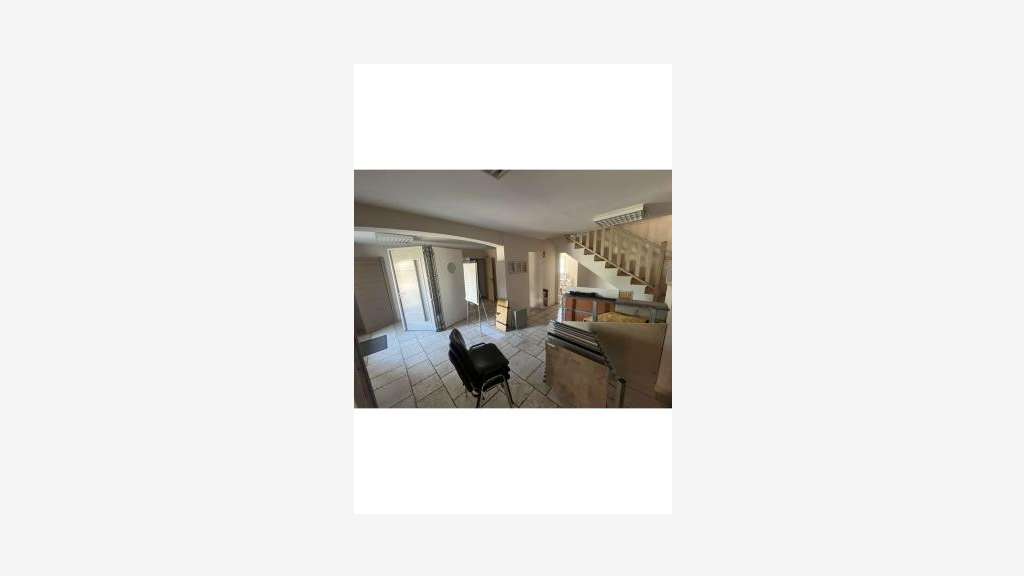 AV bureaux 252m² bel emplacement Avignon Le Pontet