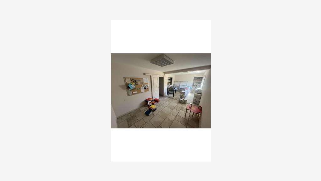 AV bureaux 252m² bel emplacement Avignon Le Pontet