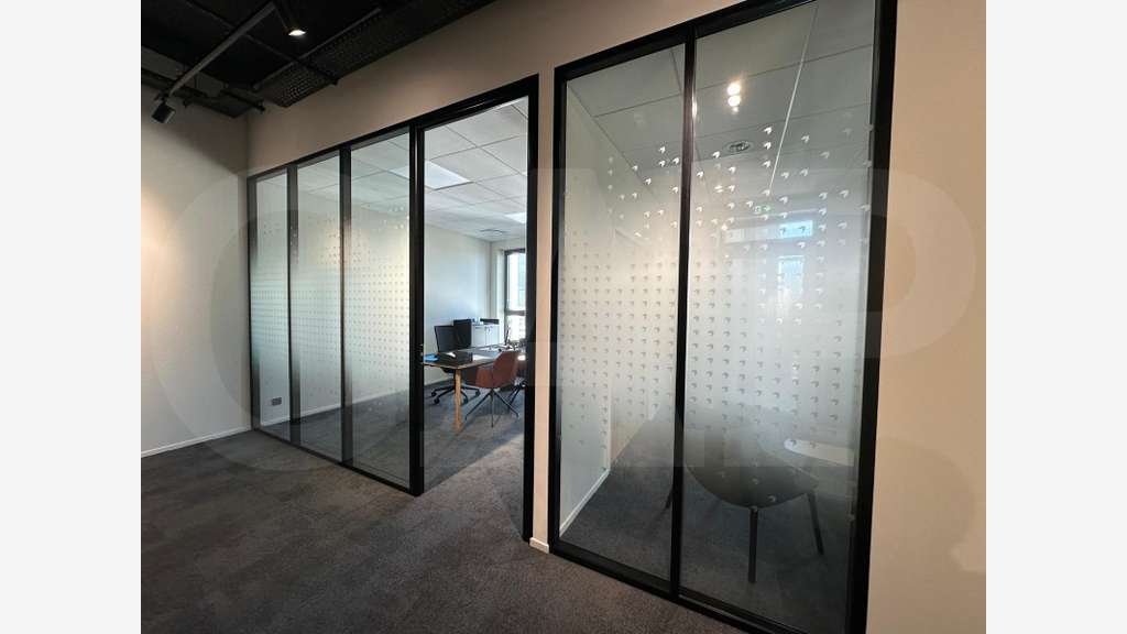 A Vendre / à louer bureaux 220m² à Le Rheu