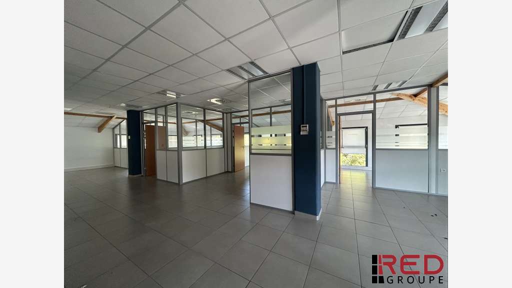 Vente bureaux 318m² R+1 ERP / PMR au Tholonet
