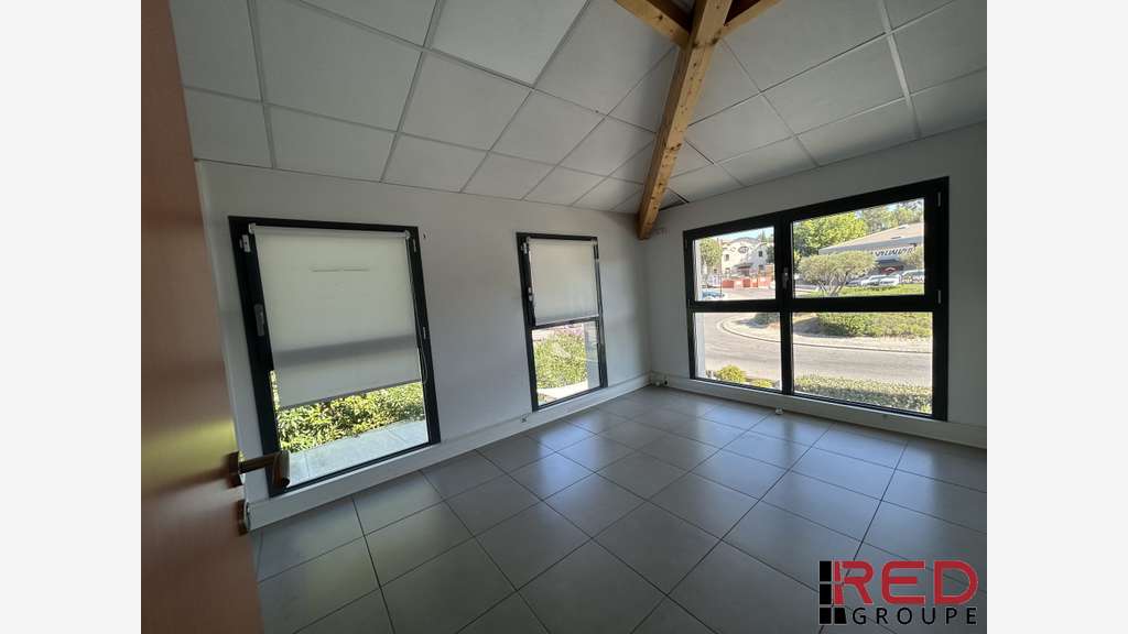 Vente bureaux 318m² R+1 ERP / PMR au Tholonet