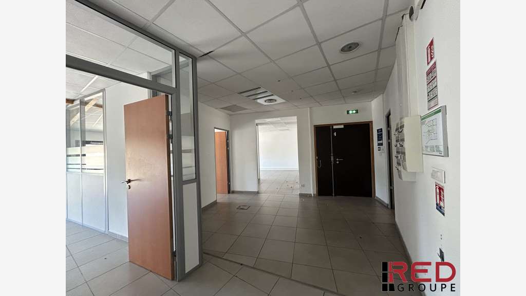 Vente bureaux 318m² R+1 ERP / PMR au Tholonet