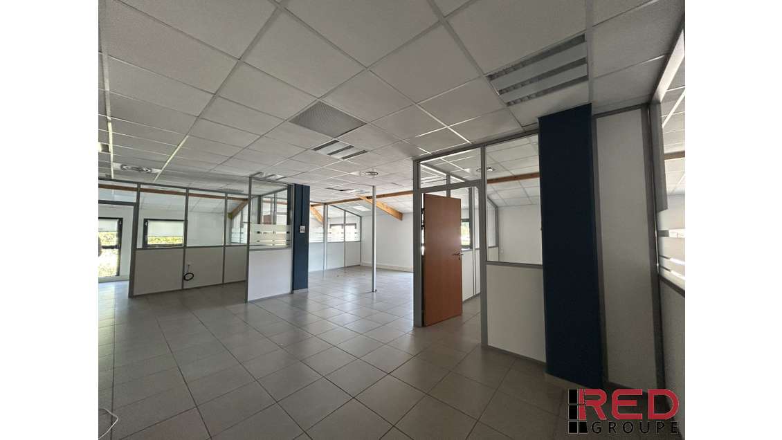 Vente bureaux 318m² R+1 ERP / PMR au Tholonet