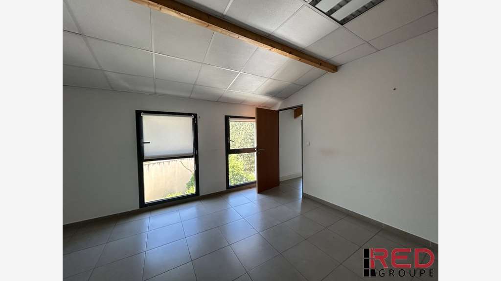 Vente bureaux 318m² R+1 ERP / PMR au Tholonet