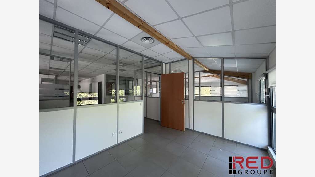 Vente bureaux 318m² R+1 ERP / PMR au Tholonet