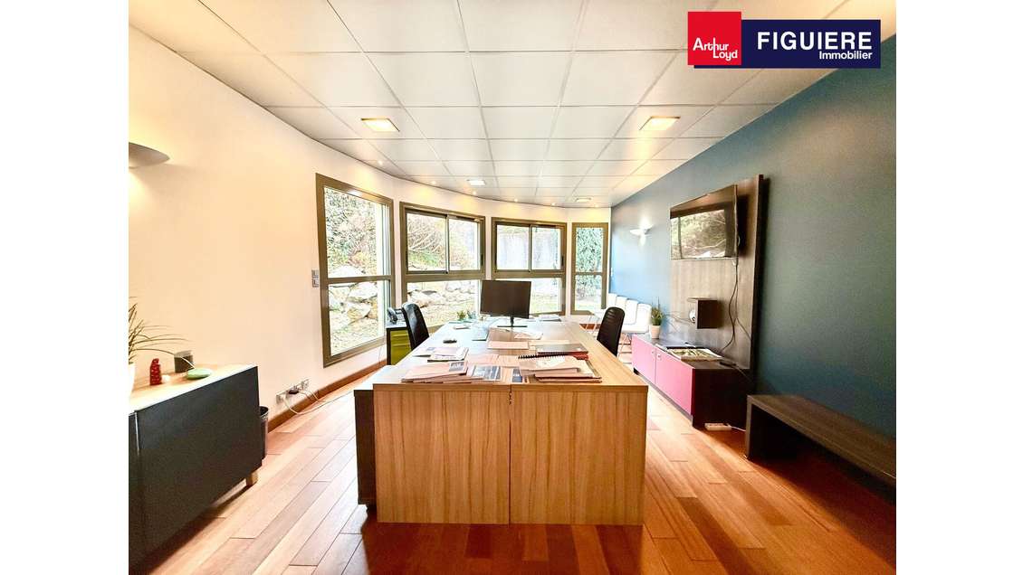 Bureaux très bon standing en cv d'Aix avec parking
