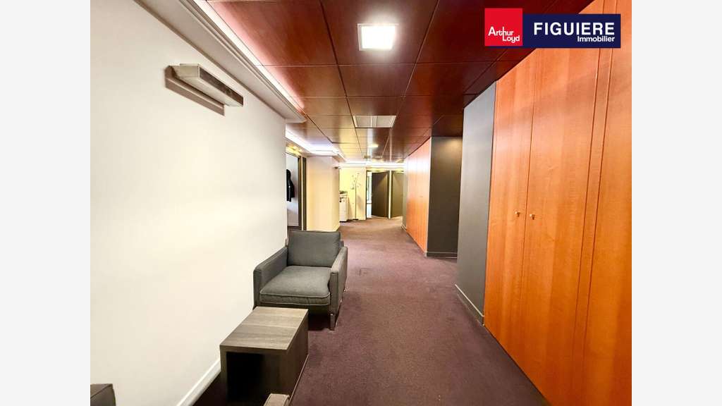 Bureaux très bon standing en cv d'Aix avec parking