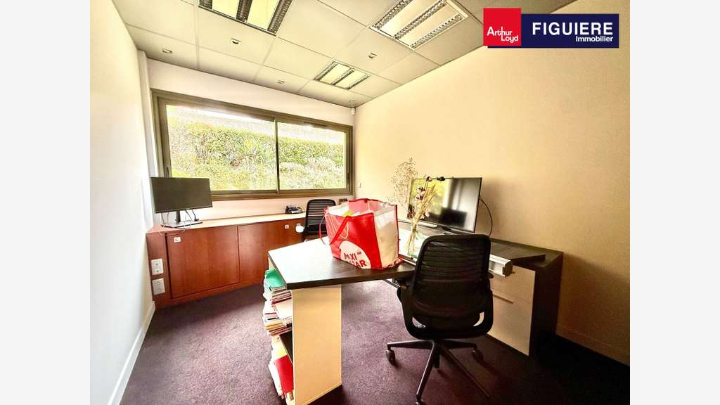 Bureaux très bon standing en cv d'Aix avec parking