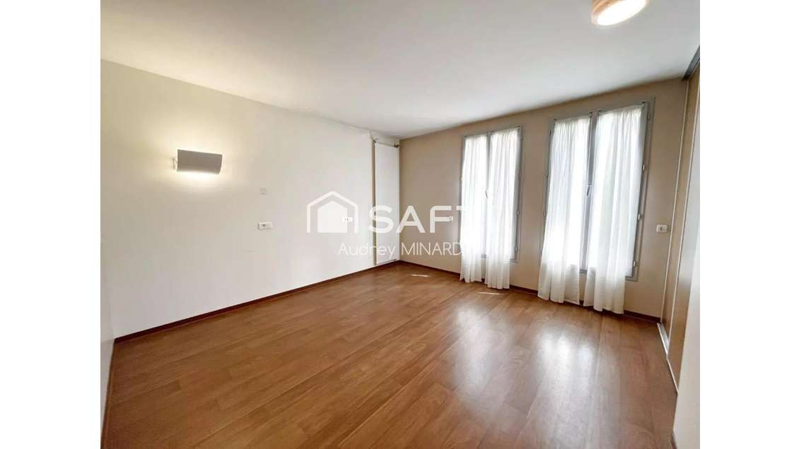 A vendre bâtiment récent 290m² au coeur de Léognan