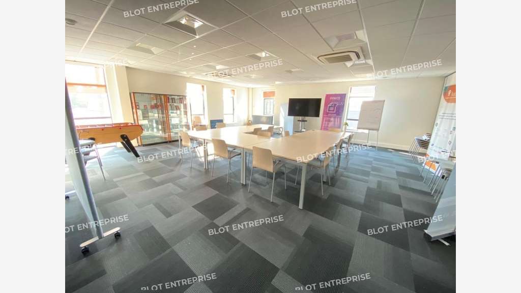 A vendre bureaux 652m² aux Sorinières