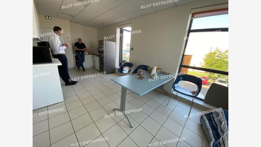 A vendre bureaux 652m² aux Sorinières