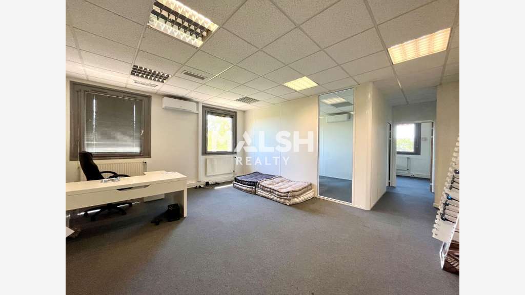 A vendre bureaux de 55m² au 1er étage à Limas