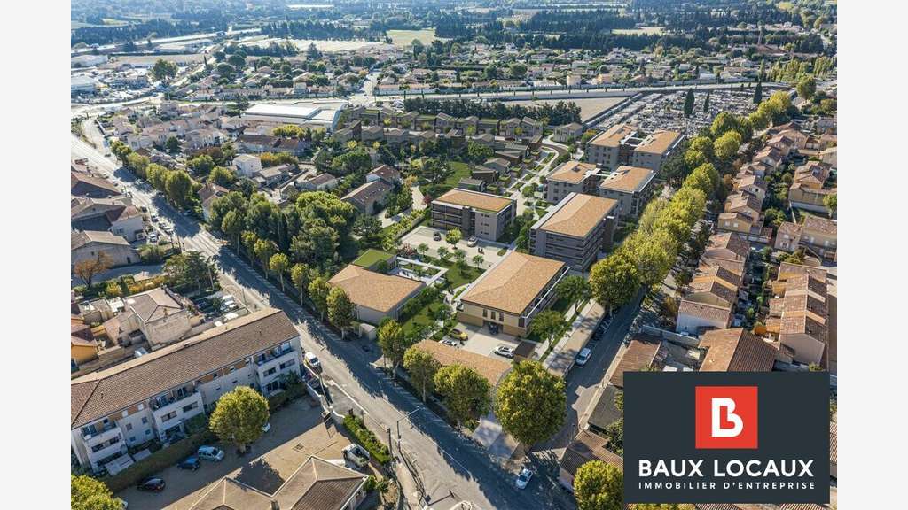 Vente local professionnel plain-pied 295m² à Sénas
