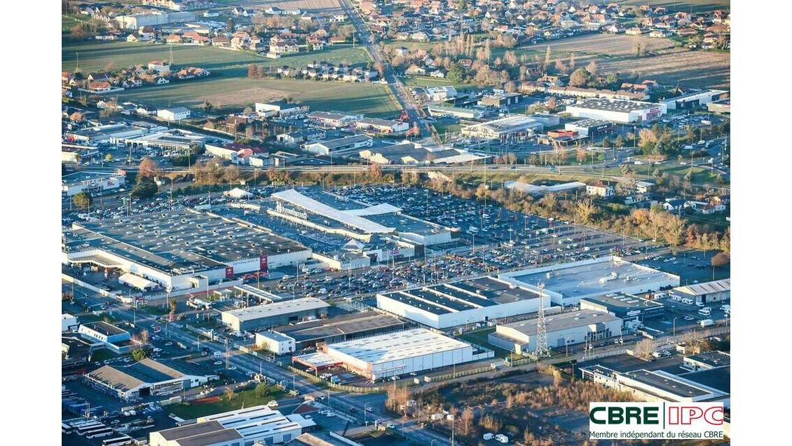 Vente bâtiment 1470m² sur 6696m² à lons