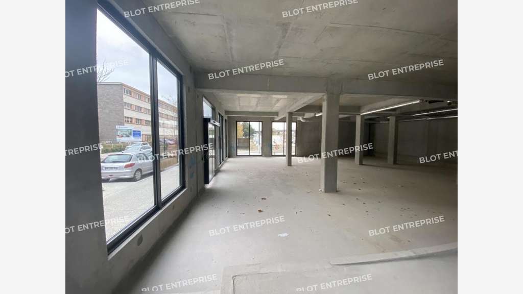 A vendre local commercial neuf 618m² Lorient