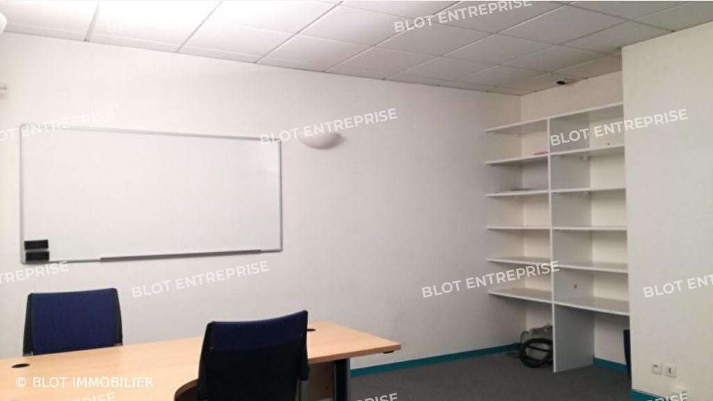 À vendre bureaux de 90m² au 1er étage à Lorient