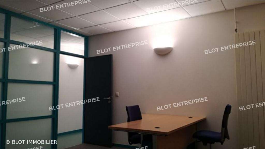 À vendre bureaux de 90m² au 1er étage à Lorient